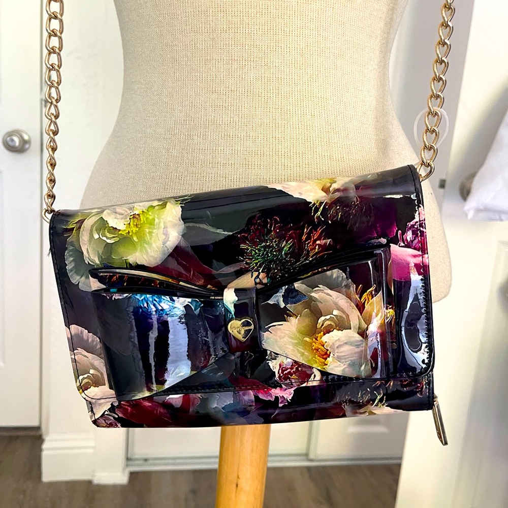 41. Besty Johnson chain purse with exaggerated bow